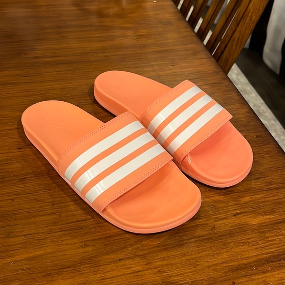 Adidas Adilette Comfort Slides Sandals Shoes Coral B43528 Women’s Size 8 - Picture 2 of 14